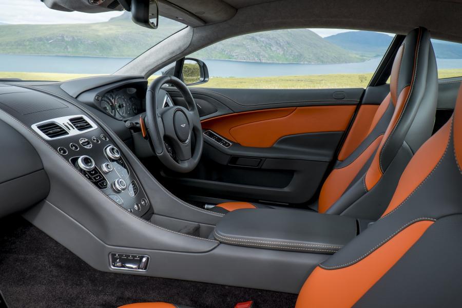 Интерьер Aston Martin Vanquish 2012 года  (UK) (фото 153 из 170)